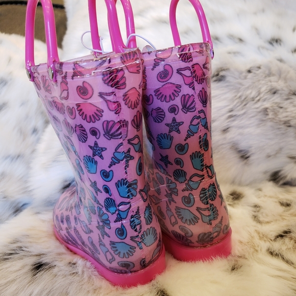 CAPELLI OF NEW YORK Ombré Seashells Print Rainboot In Bright Pink - Picture 3 of 6